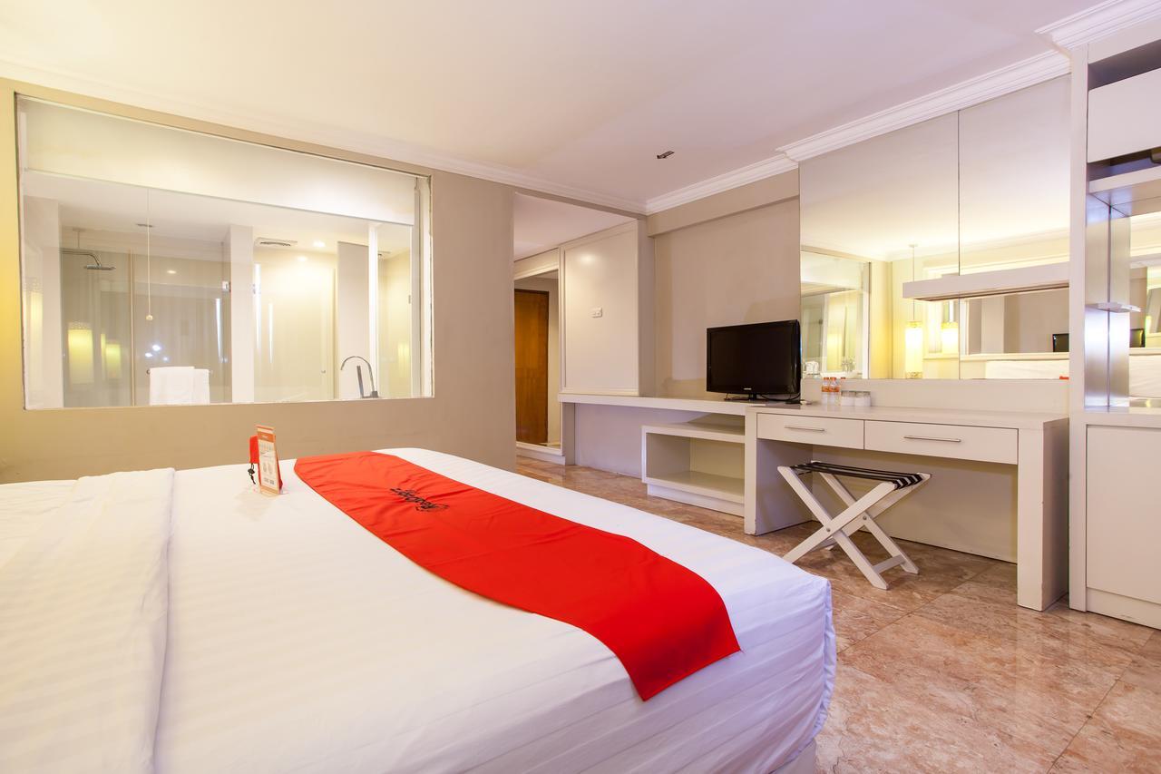 Reddoorz Plus @ Hr Muhammad Surabaya Kültér fotó