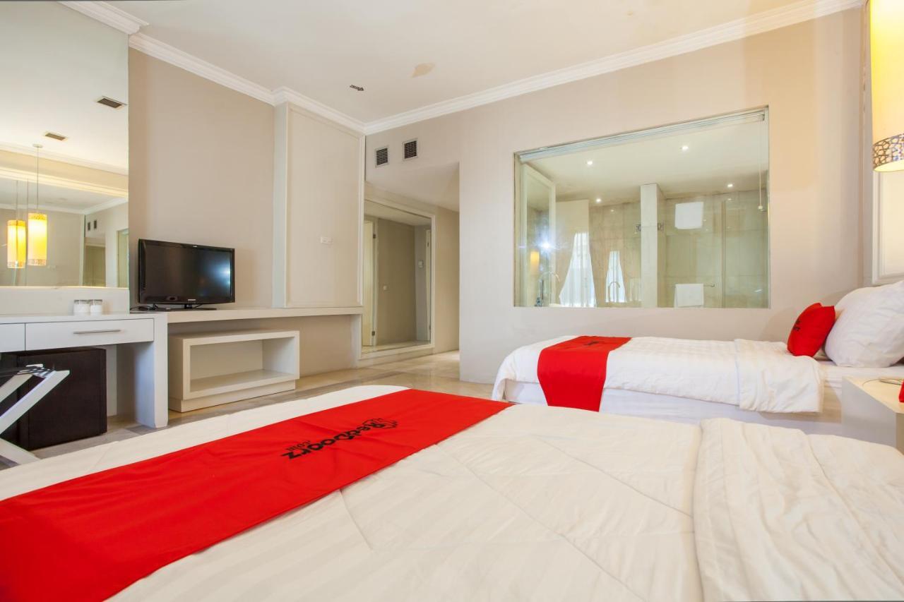 Reddoorz Plus @ Hr Muhammad Surabaya Kültér fotó