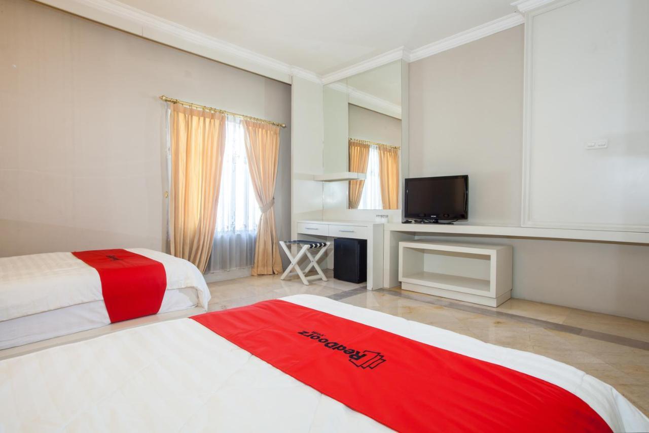 Reddoorz Plus @ Hr Muhammad Surabaya Kültér fotó