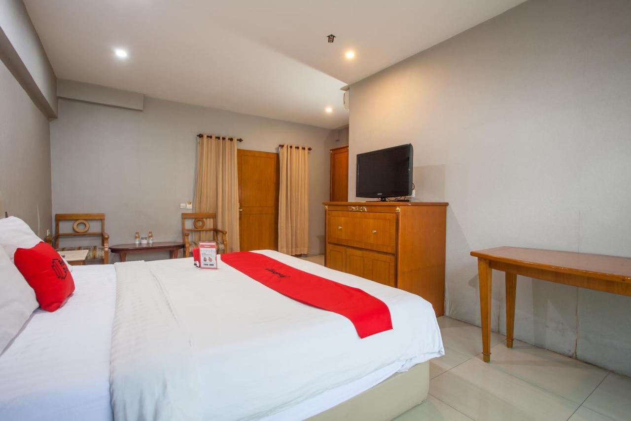 Reddoorz Plus @ Hr Muhammad Surabaya Kültér fotó